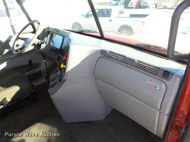 image for item DA0521 2006 Freightliner Columbia semi truck