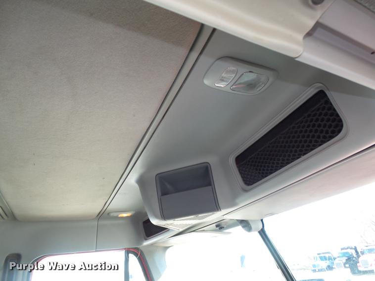 image for item DA0521 2006 Freightliner Columbia semi truck