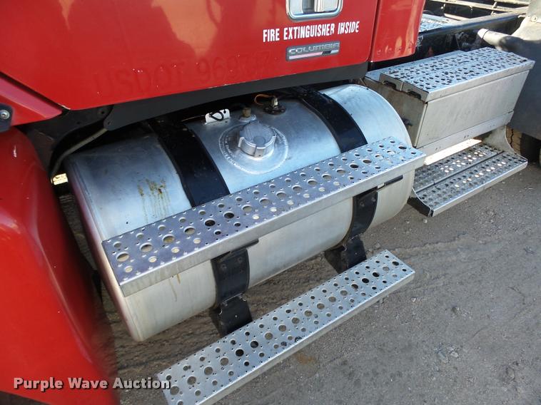 image for item DA0521 2006 Freightliner Columbia semi truck