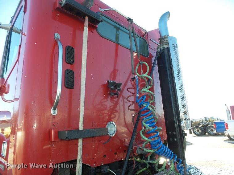 image for item DA0521 2006 Freightliner Columbia semi truck