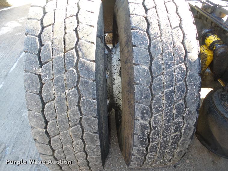 image for item DA0521 2006 Freightliner Columbia semi truck