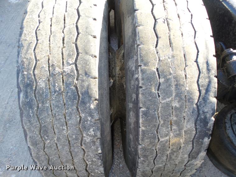 image for item DA0521 2006 Freightliner Columbia semi truck