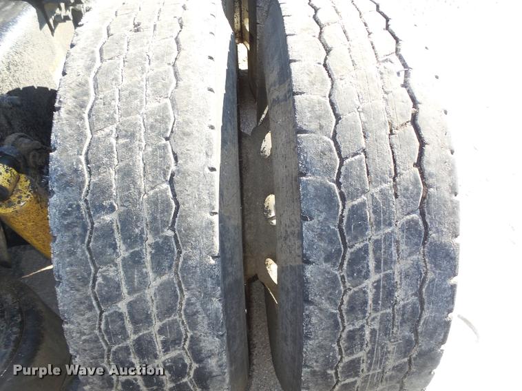 image for item DA0521 2006 Freightliner Columbia semi truck