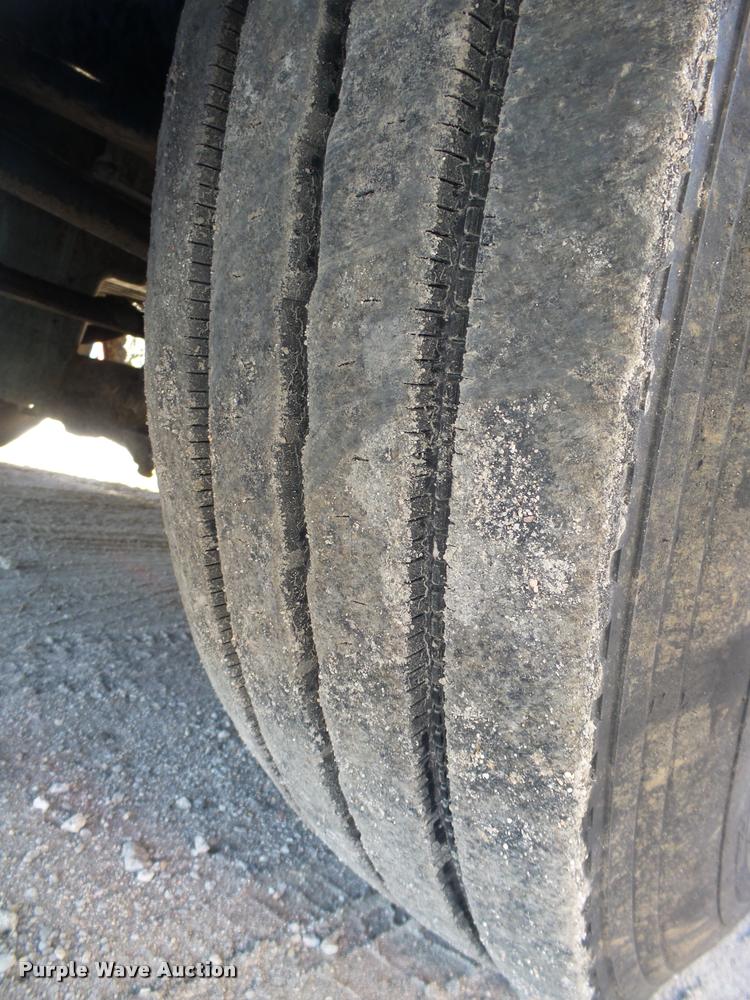 image for item DA0521 2006 Freightliner Columbia semi truck