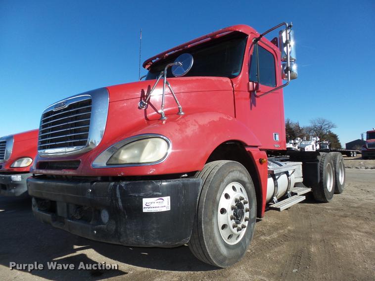 image for item DA0522 2006 Freightliner Columbia semi truck