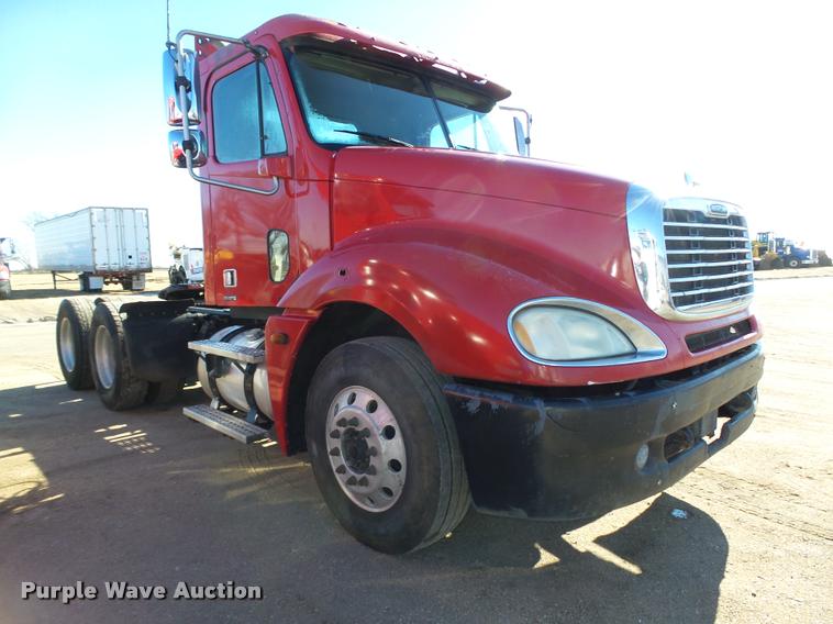 image for item DA0522 2006 Freightliner Columbia semi truck