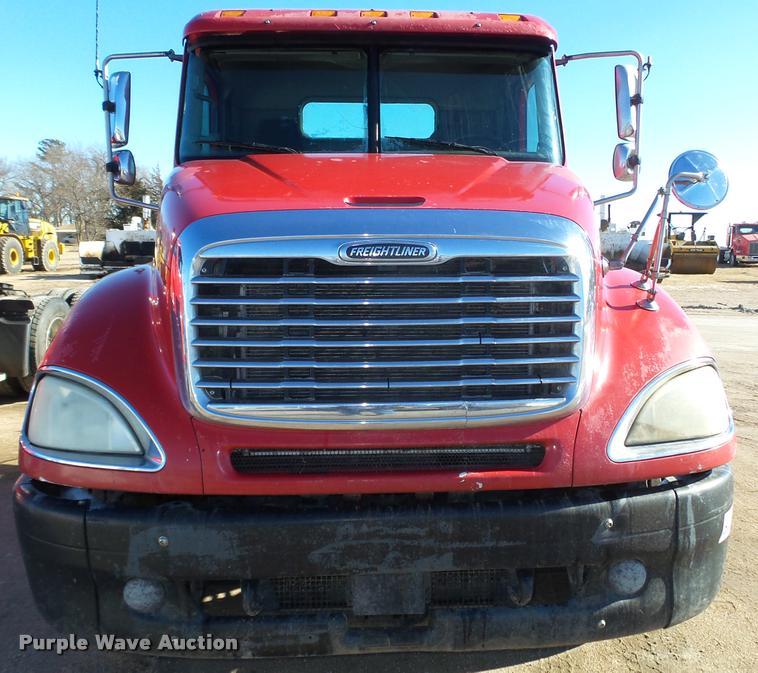 image for item DA0522 2006 Freightliner Columbia semi truck