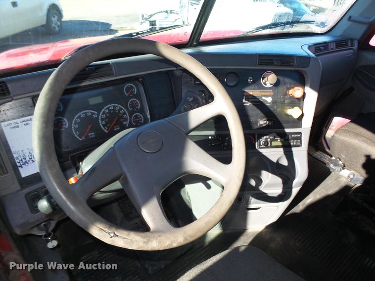 image for item DA0522 2006 Freightliner Columbia semi truck