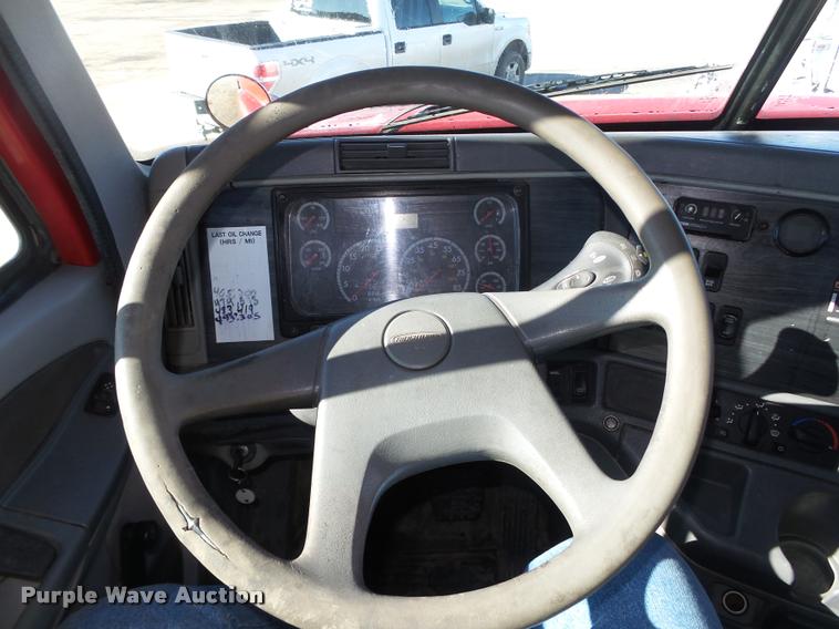 image for item DA0522 2006 Freightliner Columbia semi truck