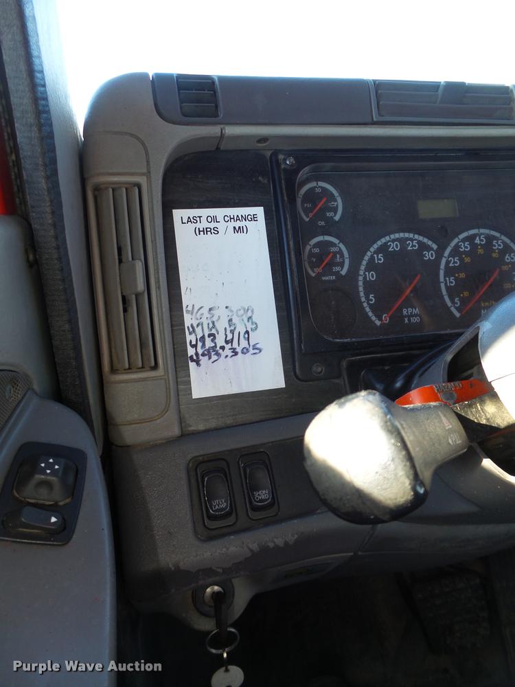 image for item DA0522 2006 Freightliner Columbia semi truck