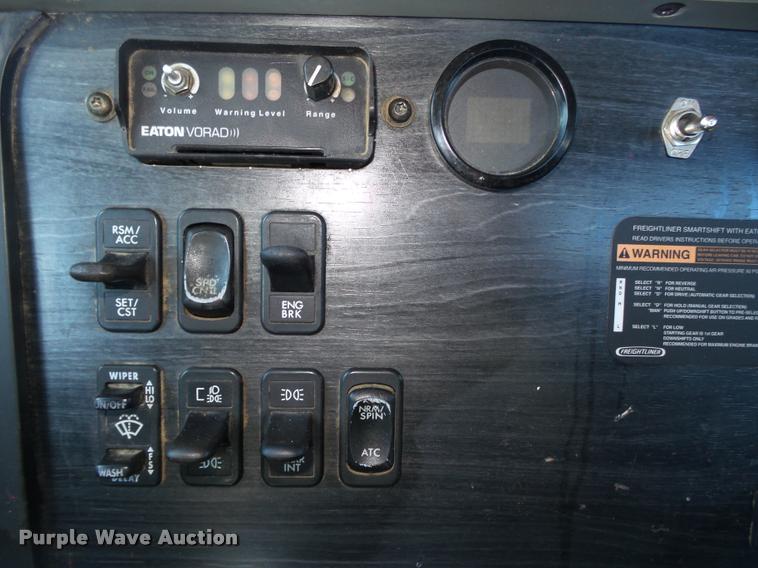 image for item DA0522 2006 Freightliner Columbia semi truck