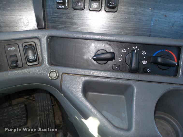 image for item DA0522 2006 Freightliner Columbia semi truck