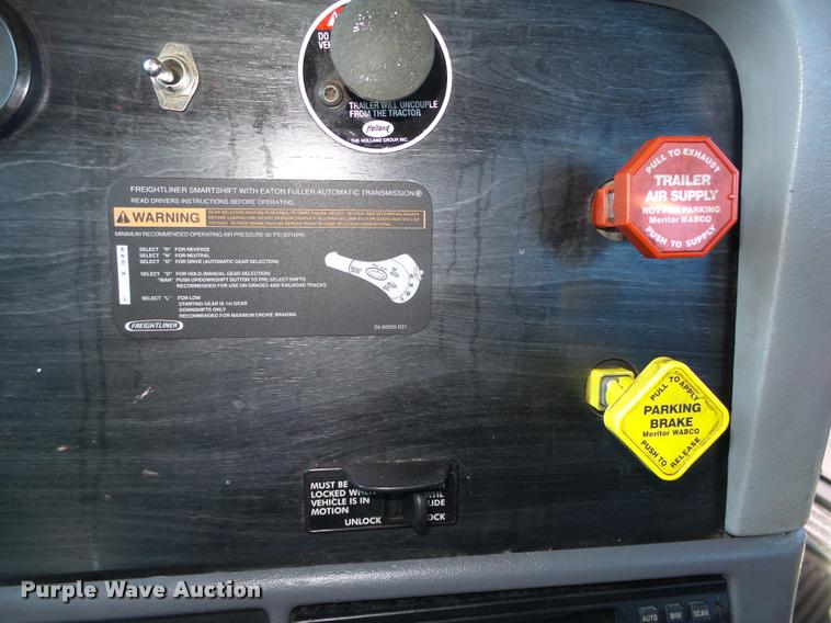 image for item DA0522 2006 Freightliner Columbia semi truck