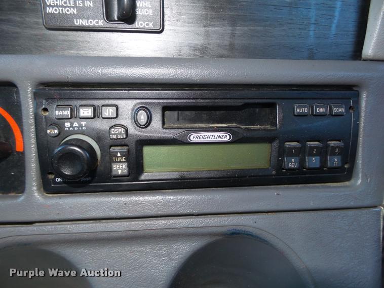 image for item DA0522 2006 Freightliner Columbia semi truck