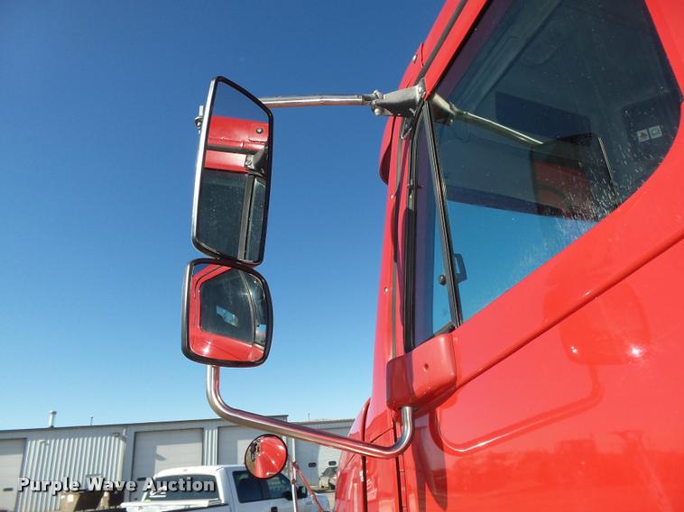 image for item DA0522 2006 Freightliner Columbia semi truck