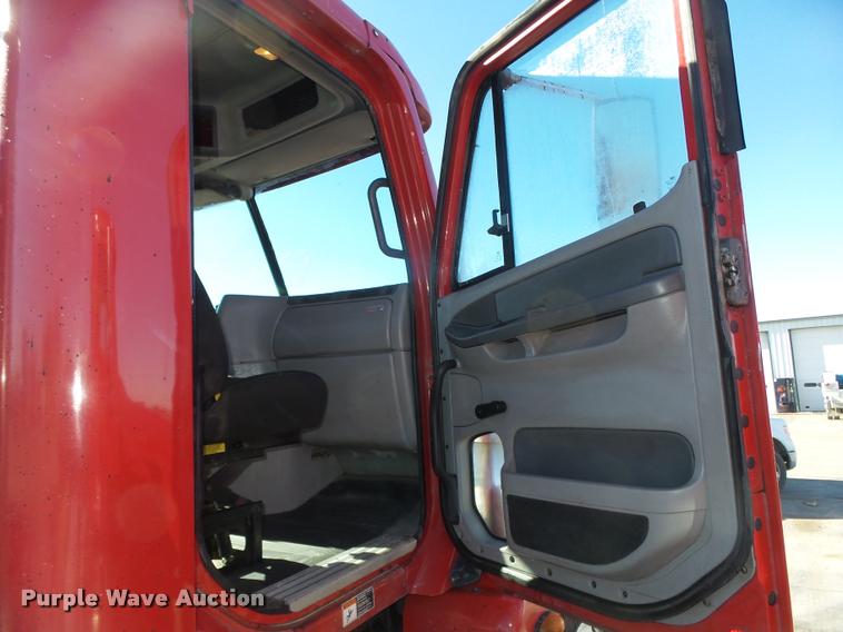 image for item DA0522 2006 Freightliner Columbia semi truck