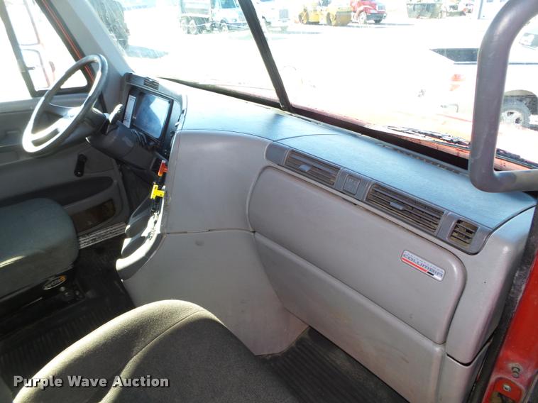 image for item DA0522 2006 Freightliner Columbia semi truck