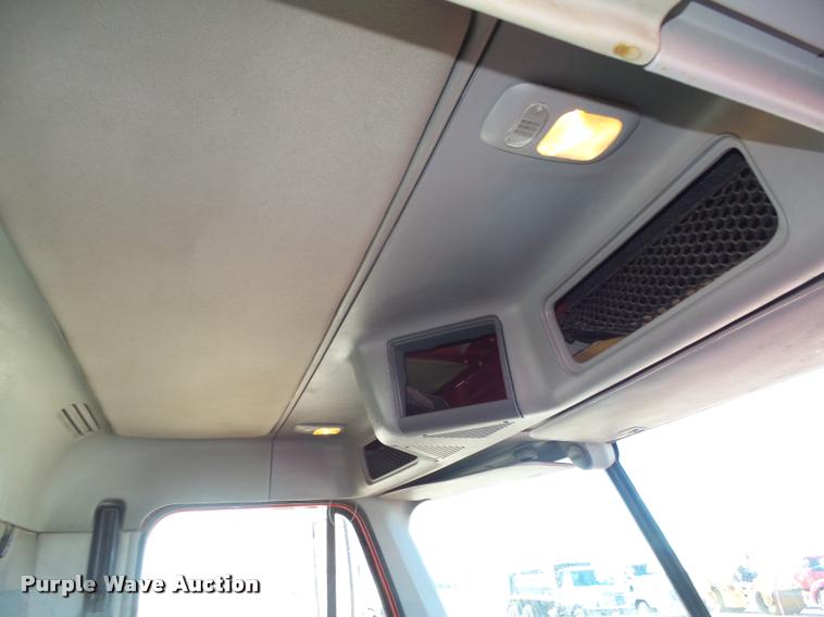 image for item DA0522 2006 Freightliner Columbia semi truck