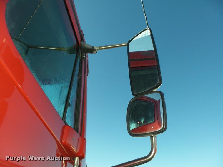 image for item DA0522 2006 Freightliner Columbia semi truck