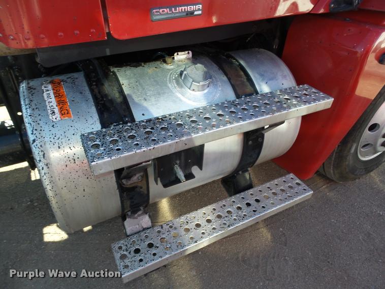 image for item DA0522 2006 Freightliner Columbia semi truck