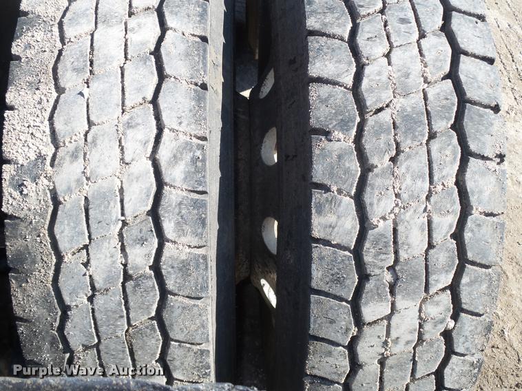 image for item DA0522 2006 Freightliner Columbia semi truck