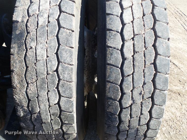 image for item DA0522 2006 Freightliner Columbia semi truck