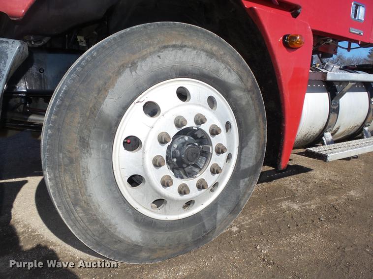 image for item DA0522 2006 Freightliner Columbia semi truck