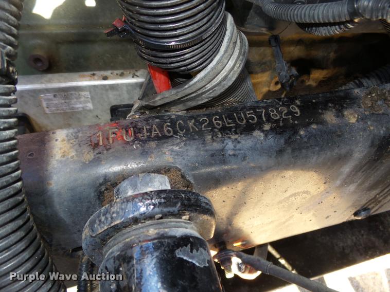 image for item DA0522 2006 Freightliner Columbia semi truck