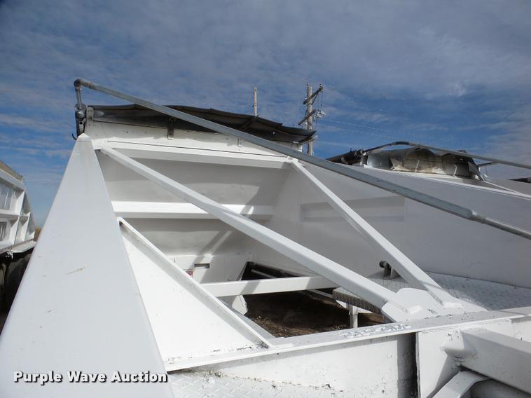 image for item DA7271 2013 Dakota 4300BDT bottom dump trailer