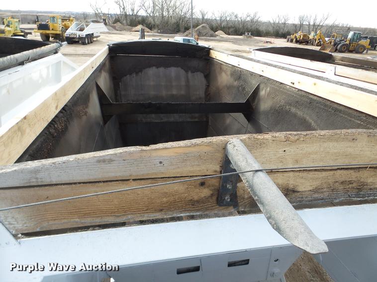 image for item DA7271 2013 Dakota 4300BDT bottom dump trailer