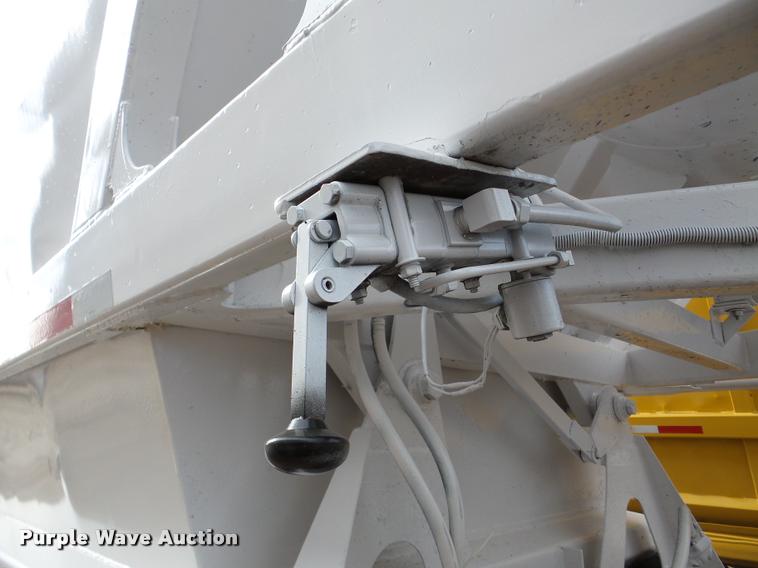 image for item DA7272 1995 Ranch bottom dump trailer