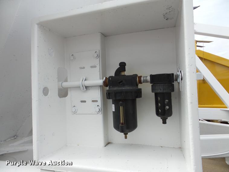 image for item DA7272 1995 Ranch bottom dump trailer