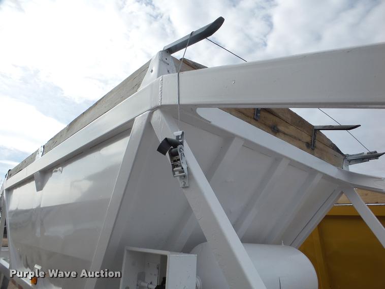 image for item DA7272 1995 Ranch bottom dump trailer