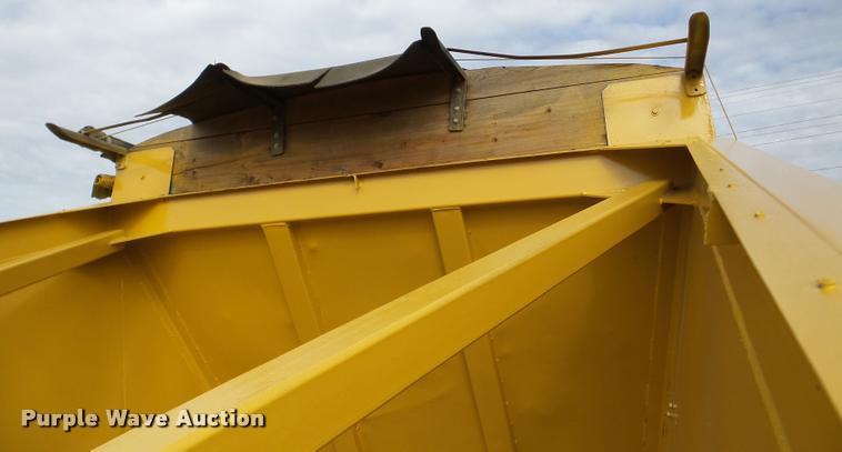 image for item DA7273 1993 Redriver 224 bottom dump trailer