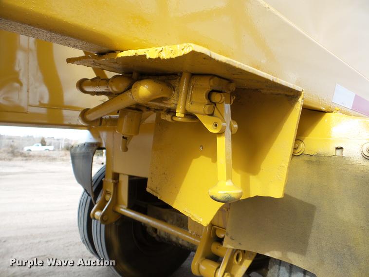 image for item DA7273 1993 Redriver 224 bottom dump trailer