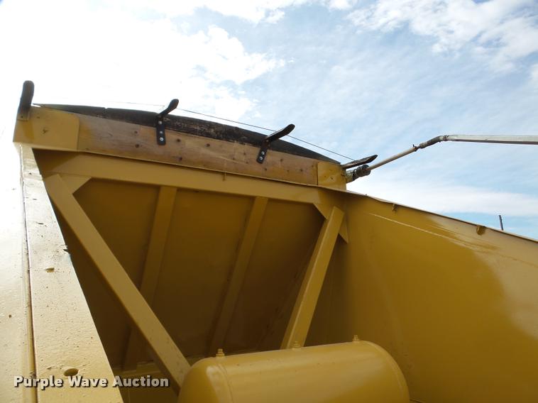 image for item DA7273 1993 Redriver 224 bottom dump trailer