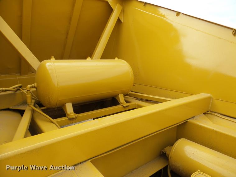 image for item DA7273 1993 Redriver 224 bottom dump trailer