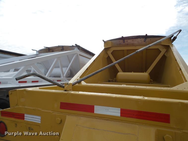 image for item DA7273 1993 Redriver 224 bottom dump trailer