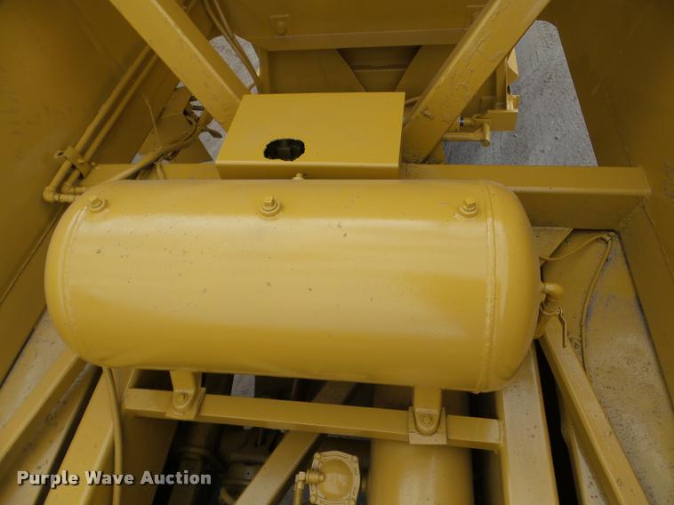 image for item DA7273 1993 Redriver 224 bottom dump trailer