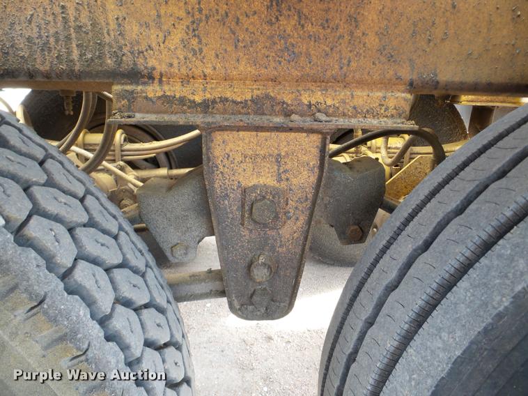 image for item DA7273 1993 Redriver 224 bottom dump trailer