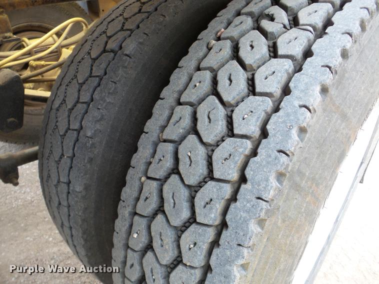 image for item DA7273 1993 Redriver 224 bottom dump trailer