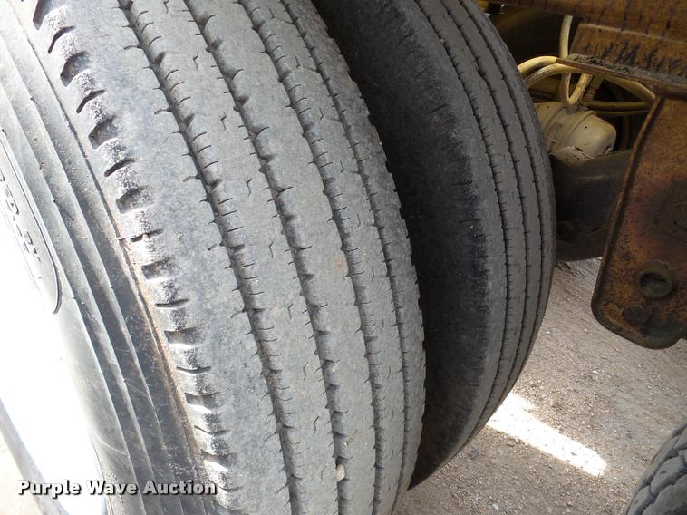 image for item DA7273 1993 Redriver 224 bottom dump trailer