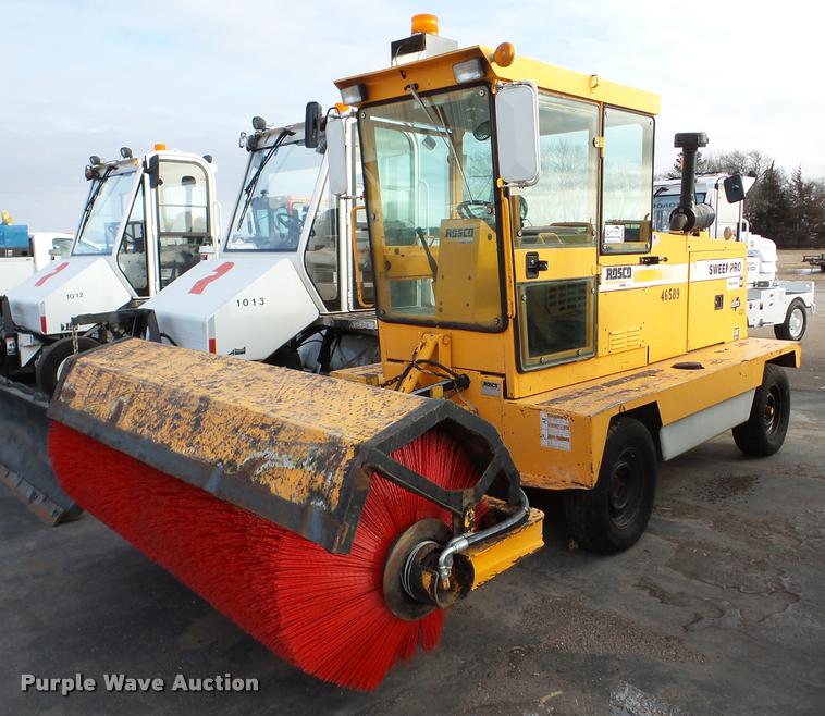 image for item DB5462 2006 Rosco SweepPro broom