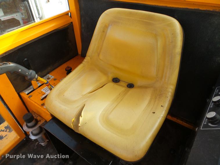 image for item DB5462 2006 Rosco SweepPro broom