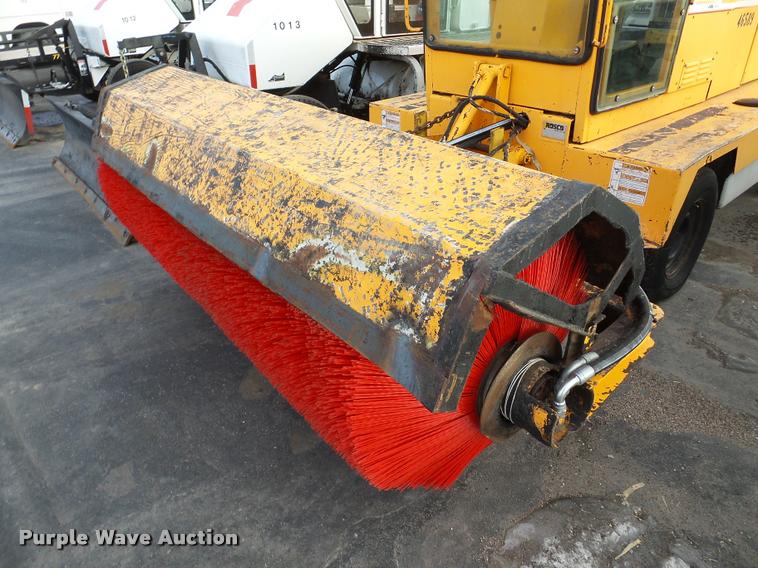 image for item DB5462 2006 Rosco SweepPro broom