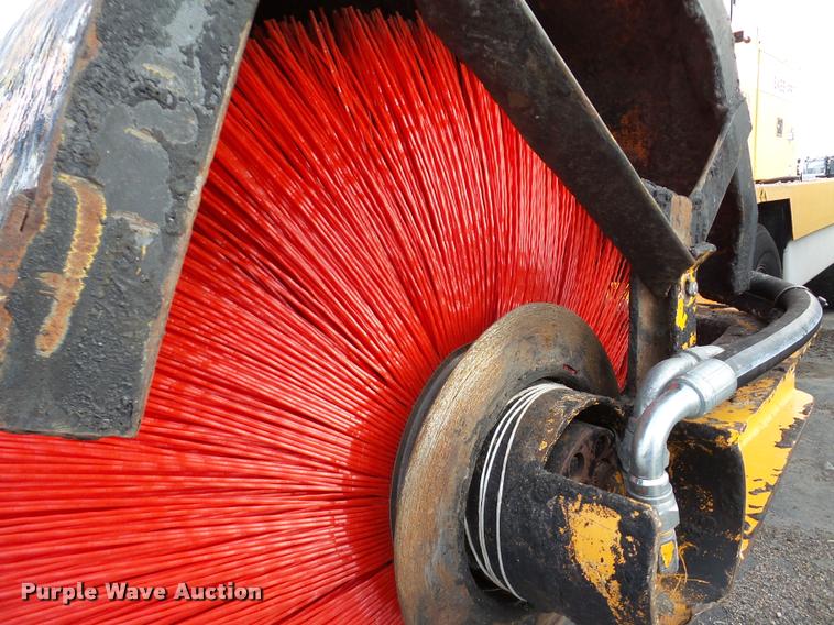 image for item DB5462 2006 Rosco SweepPro broom