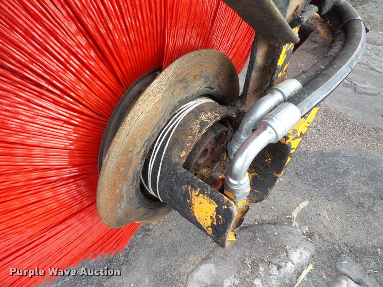 image for item DB5462 2006 Rosco SweepPro broom