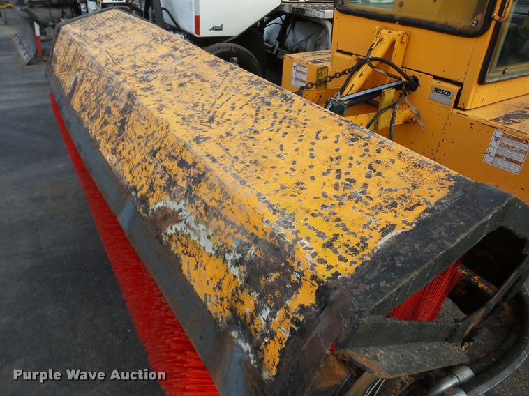 image for item DB5462 2006 Rosco SweepPro broom