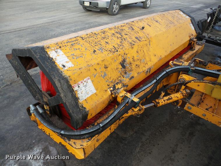 image for item DB5462 2006 Rosco SweepPro broom