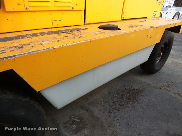 image for item DB5462 2006 Rosco SweepPro broom